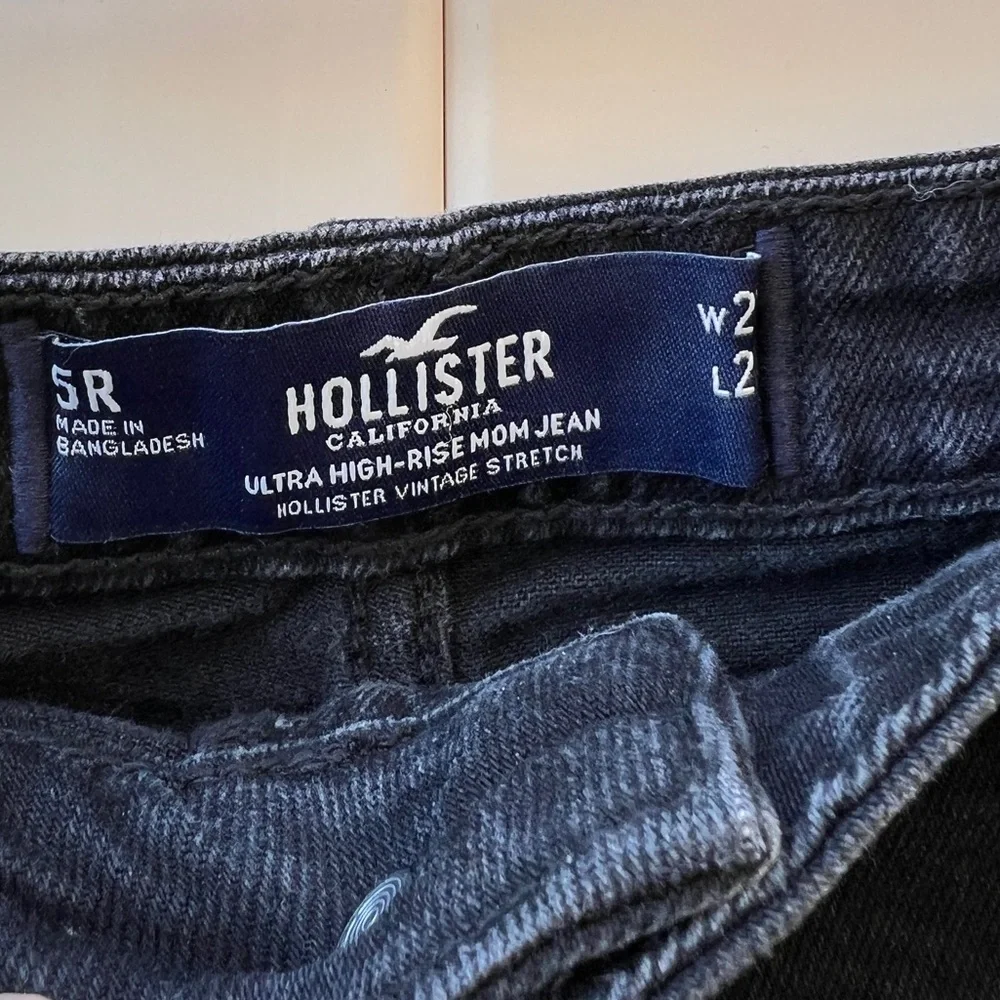 Hollister Black Cotton Ultra High Rise Mom Jeans‎ sz 27